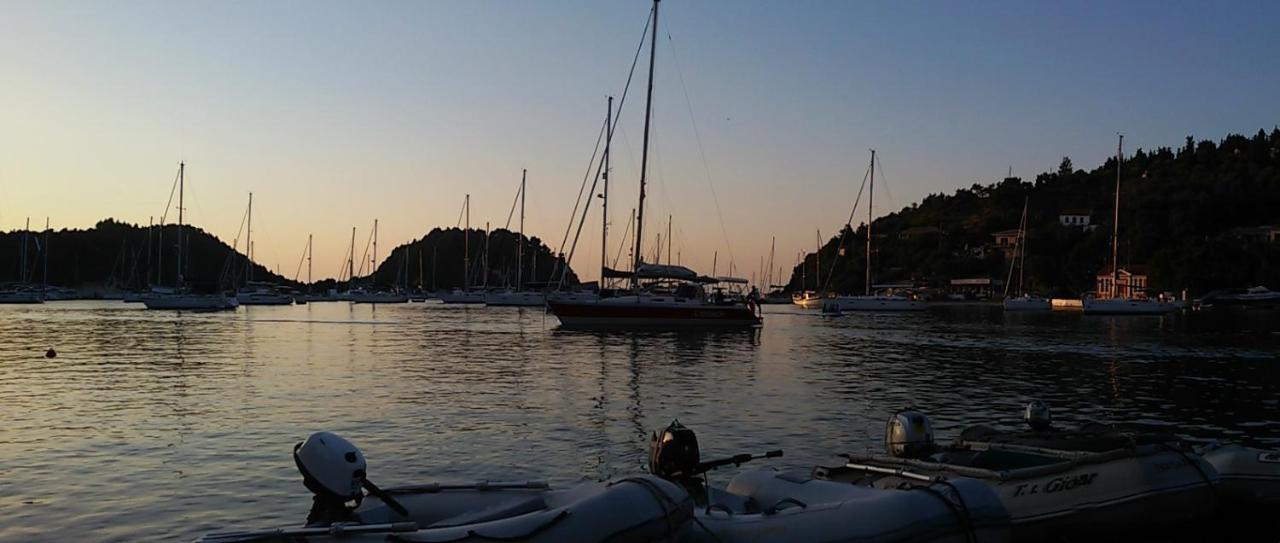Dimitri's Seaview - Paxos *